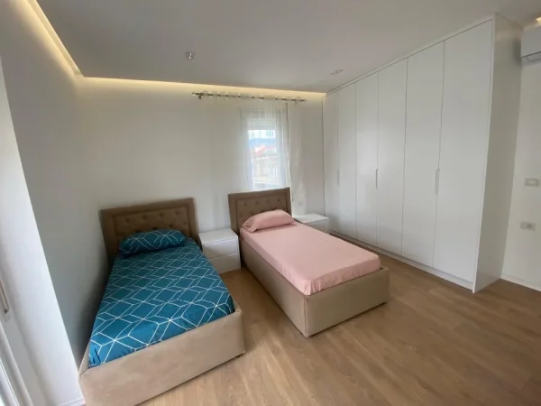 Tirane, jepet me qera apartament 2+1 Kati 1, 86 m² 500 € (Tregu ushqimor)