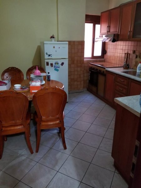 Tirane, jepet me qera apartament 2+1+Ballkon Kati 6, 100 m² 510 € (Rr.Kongresi i Manastirit/Pediatria)