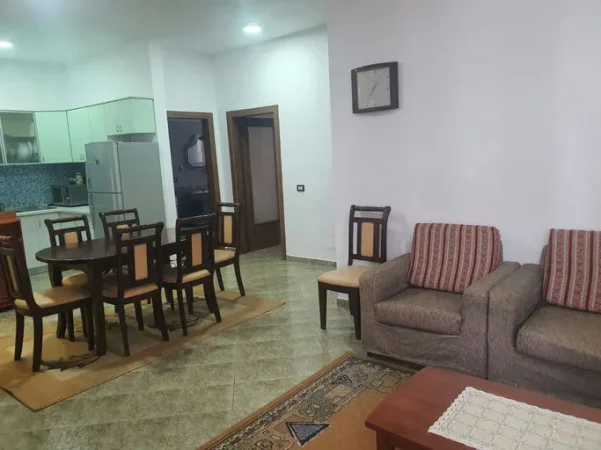 Tirane, jepet me qera 3+1+Ballkon Kati 3, 670 € (Rruga''JOSIF RELA)