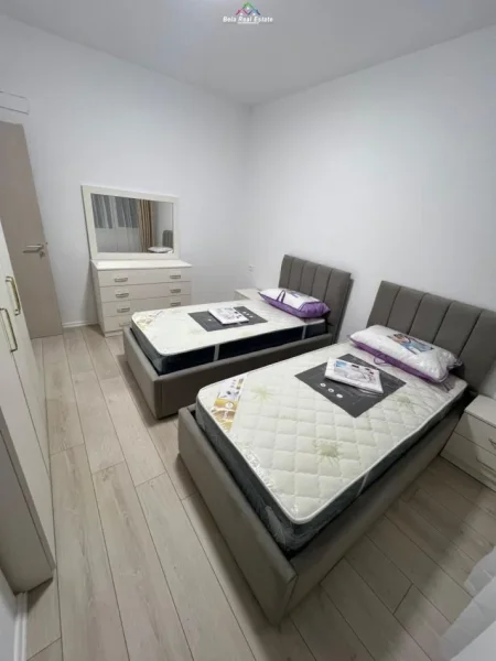 Tirane, jepet me qera apartament 2+1 Kati 9, 100 m² 650 € (Fusha e Aviacionit, Kompleksi River residence)