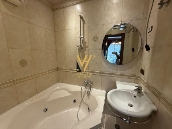 Tirane, jepet me qera apartament 2+1+Ballkon Kati 5, 125 m² 800 € (BLLOK)