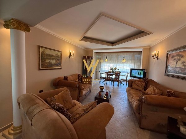 Tirane, jepet me qera apartament 2+1+Ballkon Kati 5, 125 m² 800 € (BLLOK)