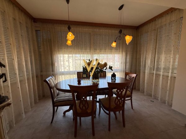 Tirane, jepet me qera apartament 2+1+Ballkon Kati 5, 125 m² 800 € (BLLOK)