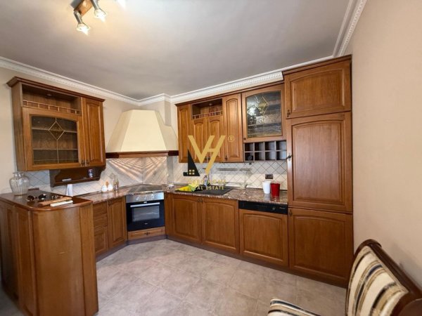 Tirane, jepet me qera apartament 2+1+Ballkon Kati 5, 125 m² 800 € (BLLOK)