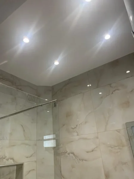 Tirane, jepet me qera zyre Kati 1, 65 m² 400 € (21 Dhjetori ,Shkolla Sabaudin Gabrani)