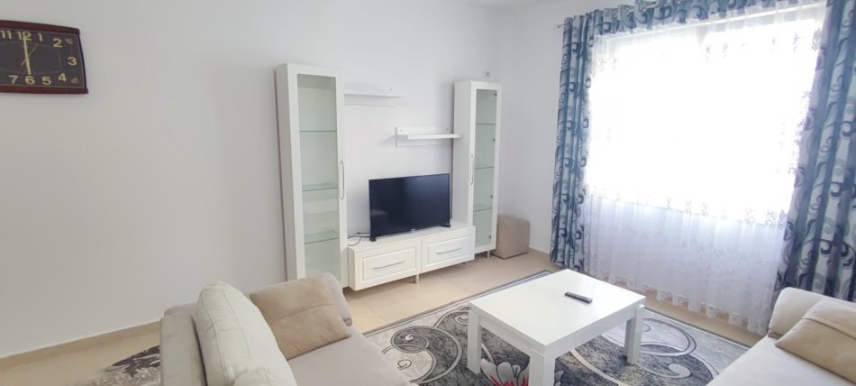 Tirane, jepet me qera apartament 3+1+Aneks+Ballkon Kati 3, 145 m² 750 € (Kinostudio)
