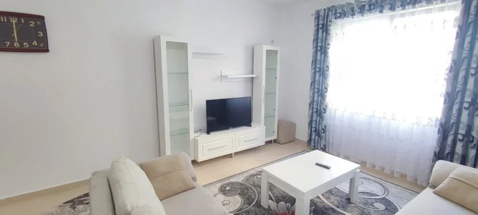 Tirane, jepet me qera apartament 3+1+Aneks+Ballkon Kati 3, 145 m² 750 € (Kinostudio)
