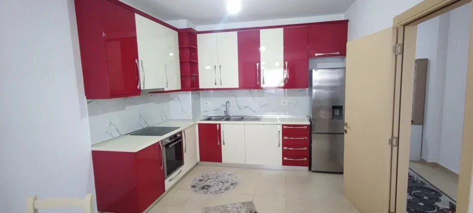 Tirane, jepet me qera apartament 3+1+Aneks+Ballkon Kati 3, 145 m² 750 € (Kinostudio)