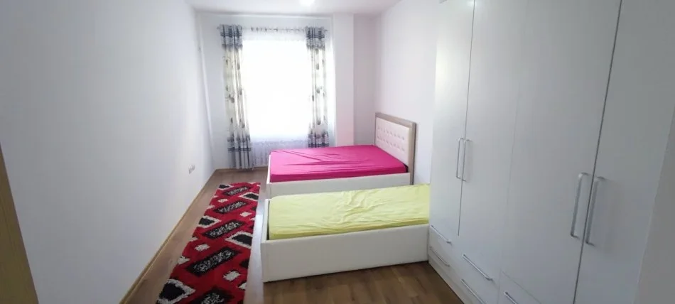 Tirane, jepet me qera apartament 3+1+Aneks+Ballkon Kati 3, 145 m² 750 € (Kinostudio)