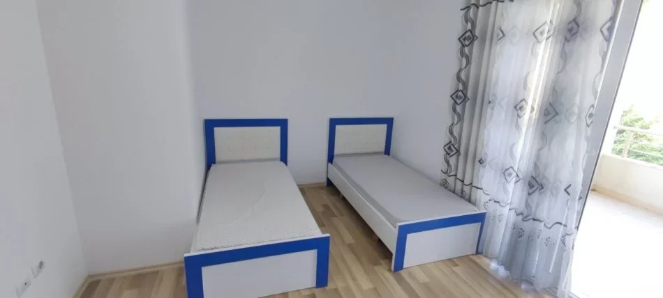 Tirane, jepet me qera apartament 3+1+Aneks+Ballkon Kati 3, 145 m² 750 € (Kinostudio)