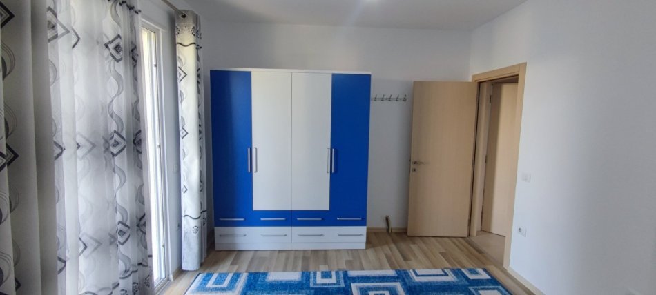 Tirane, jepet me qera apartament 3+1+Aneks+Ballkon Kati 3, 145 m² 750 € (Kinostudio)