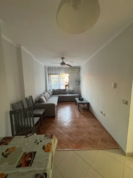 Tirane, jepet me qera apartament 2+1+Ballkon Kati 2, 96 m² 600 € (SELVIA)