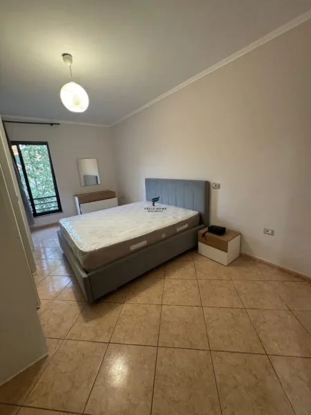 Tirane, jepet me qera apartament 2+1+Ballkon Kati 2, 96 m² 600 € (SELVIA)