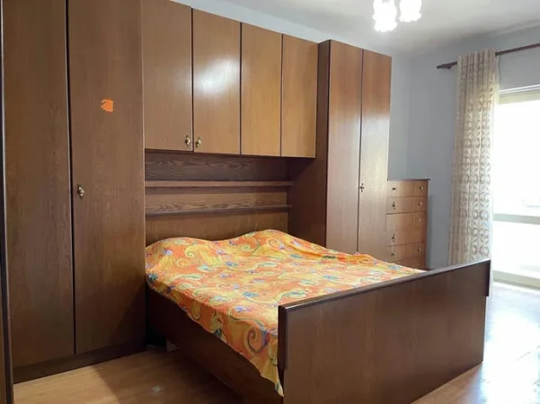 Tirane, jepet me qera apartament 2+1+Ballkon Kati 5, 92 m² 480 € (Rruga ''Kavajes")