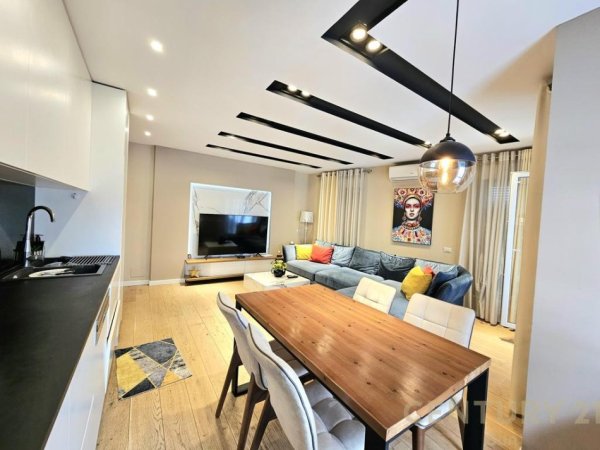 Tirane, jepet me qera apartament 2+1 Kati 6, 95 m² 800 € (KOMPLEKSIN MAGNET)