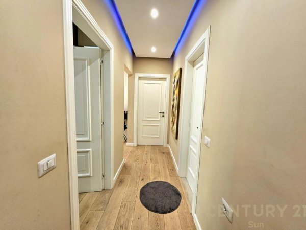 Tirane, jepet me qera apartament 2+1 Kati 6, 95 m² 800 € (KOMPLEKSIN MAGNET)
