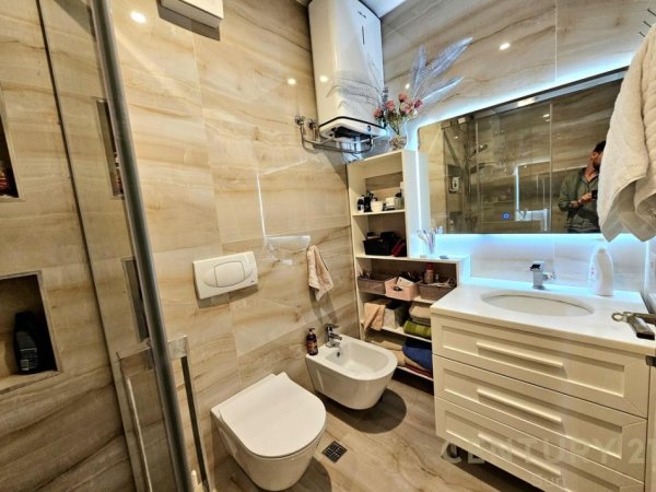 Tirane, jepet me qera apartament 2+1 Kati 6, 95 m² 800 € (KOMPLEKSIN MAGNET)