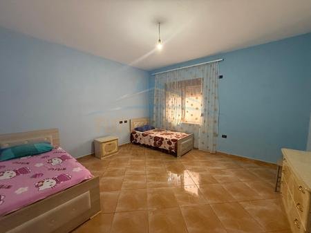 Tirane, jepet me qera apartament 2+1+Ballkon Kati 2, 100 m² 350 € (rruga Dalip Topi)