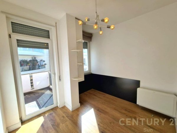 Tirane, jepet me qera apartament 3+1 Kati 3, 145 m² 1.000 € (KOPSHTIT BOTANIK)