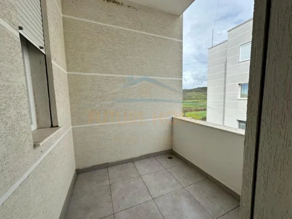 Tirane, shitet apartament 2+1+Ballkon Kati 4, 82 m² 145.000 € (Gjiri Lalzit, Durres)
