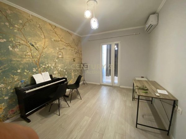 Tirane, jepet me qera zyre Kati 2, 92 m² 800 € (21 Dhjetori)