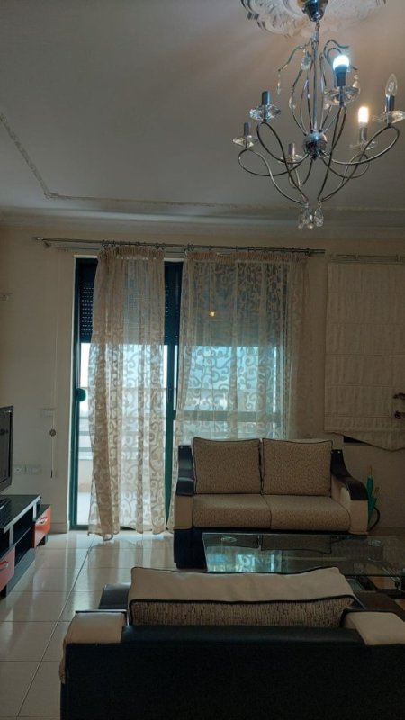 Tirane, jepet me qera apartament 2+1+Ballkon Kati 5, 124 m² 500 € 