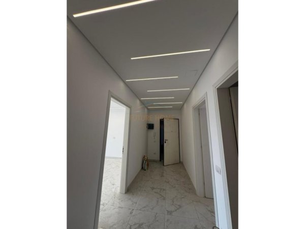 Tirane, shitet apartament 2+1+Ballkon Kati 7, 122 m² 118.000 € 