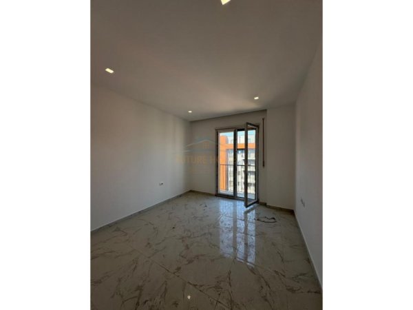Tirane, shitet apartament 2+1+Ballkon Kati 7, 122 m² 118.000 € 