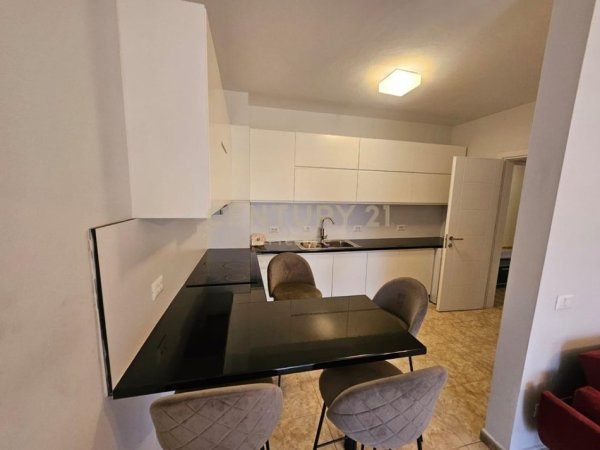 Tirane, jepet me qera apartament 1+1 Kati 5, 91 m² 600 € (PAZARI I RI)