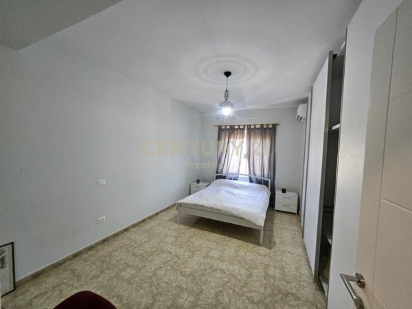 Tirane, jepet me qera apartament 1+1 Kati 5, 91 m² 600 € (PAZARI I RI)