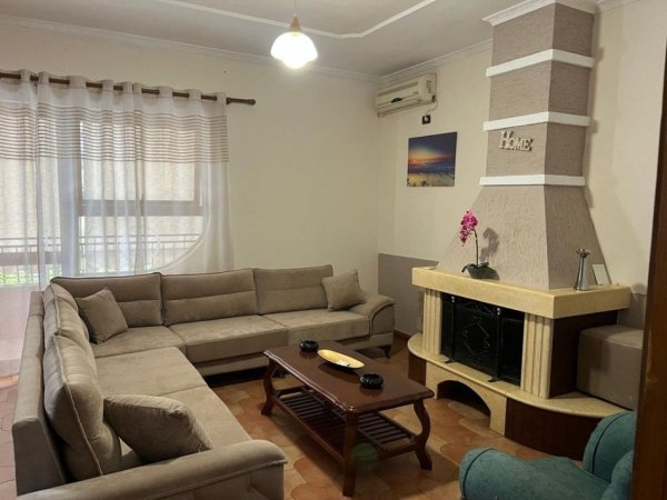 Tirane, jepet me qera apartament 2+1 Kati 4, 124 m² 700 € (Gjimnazi Petro Nini)