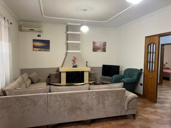 Tirane, jepet me qera apartament 2+1 Kati 4, 124 m² 700 € (Gjimnazi Petro Nini)