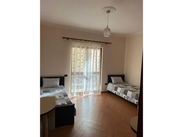 Tirane, jepet me qera apartament 2+1 Kati 4, 124 m² 700 € (Gjimnazi Petro Nini)