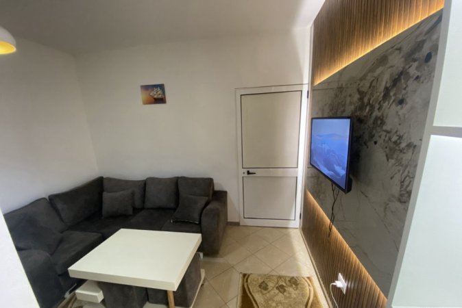 Tirane, jepet me qera apartament 1+1+Ballkon Kati 4, 55 m² 400 € 