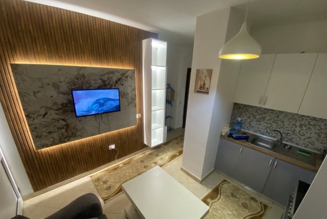 Tirane, jepet me qera apartament 1+1+Ballkon Kati 4, 55 m² 400 € 