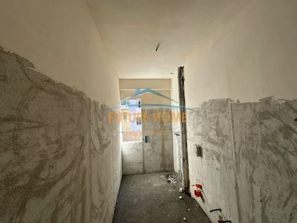 Tirane, shitet apartament 2+1+Ballkon Kati 7, 93 m² 93.080 € (Demollari 2, Kamez)