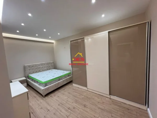 Vlore, jepet me qera apartament 1+1+Ballkon Kati 3, 60 m² 500 € (Rruga Dhimitër Konomi)