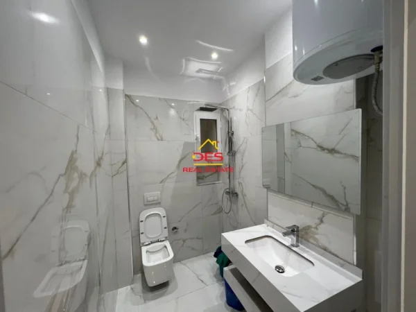 Vlore, jepet me qera apartament 1+1+Ballkon Kati 3, 60 m² 500 € (Rruga Dhimitër Konomi)
