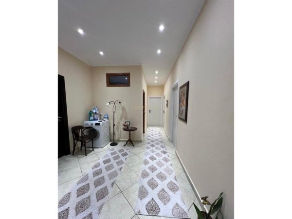 Tirane, jepet me qera apartament 2+1 Kati 1, 95 m² 450 € 