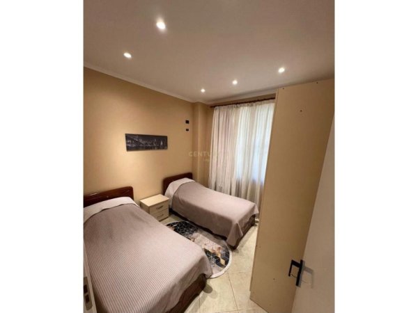 Tirane, jepet me qera apartament 2+1 Kati 1, 95 m² 450 € 