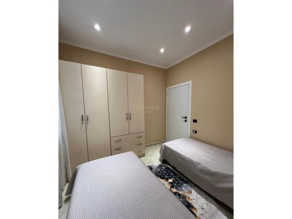 Tirane, jepet me qera apartament 2+1 Kati 1, 95 m² 450 € 