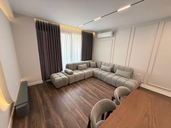 Tirane, jepet me qera apartament 2+1 Kati 4, 100 m² 1.000 € (ish fusha e aviacionit)