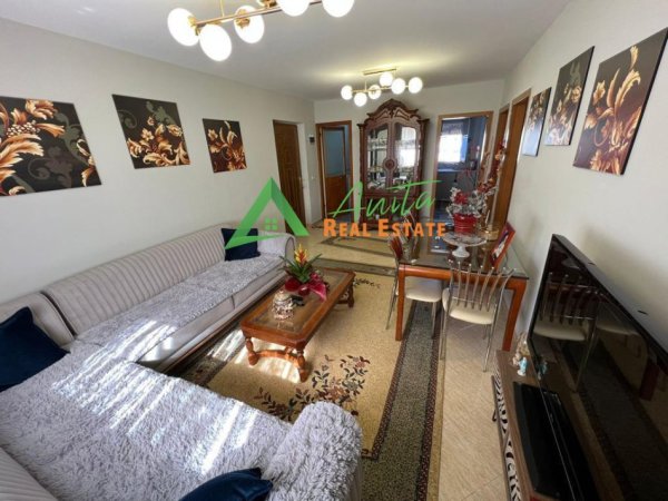 Tirane, jepet me qera apartament 2+1 Kati 5, 70 m² 500 € (Xhamill, sheshi shtraus)