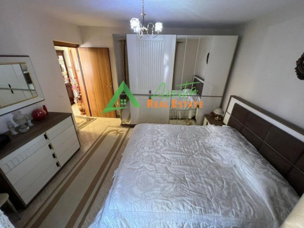 Tirane, jepet me qera apartament 2+1 Kati 5, 70 m² 500 € (Xhamill, sheshi shtraus)