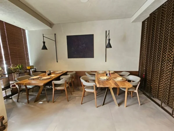 Tirane, jepet me qera bar-resorant Kati 0, 110 m² 1700 € (Kodra e Diellit)