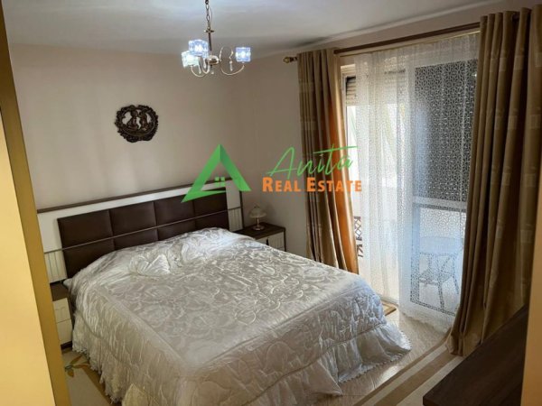 Tirane, jepet me qera apartament 2+1 Kati 5, 70 m² 500 € (Xhamill, sheshi shtraus)