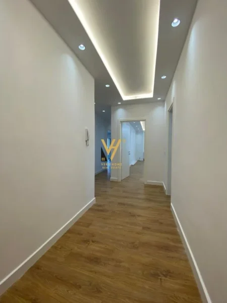 Tirane, jepet me qera zyre Kati 7, 130 m² 2.000 € (BLLOK)