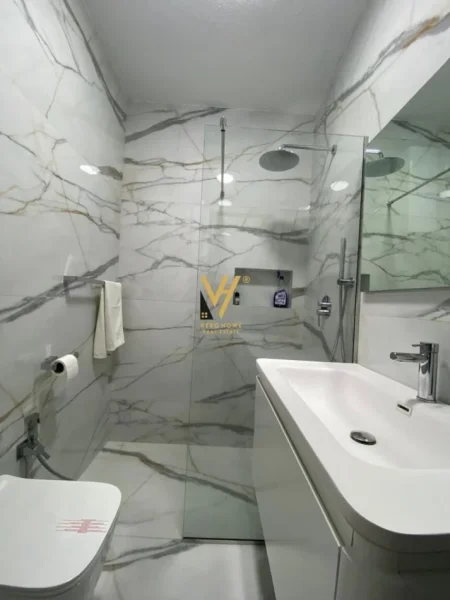 Tirane, jepet me qera zyre Kati 7, 130 m² 2.000 € (BLLOK)