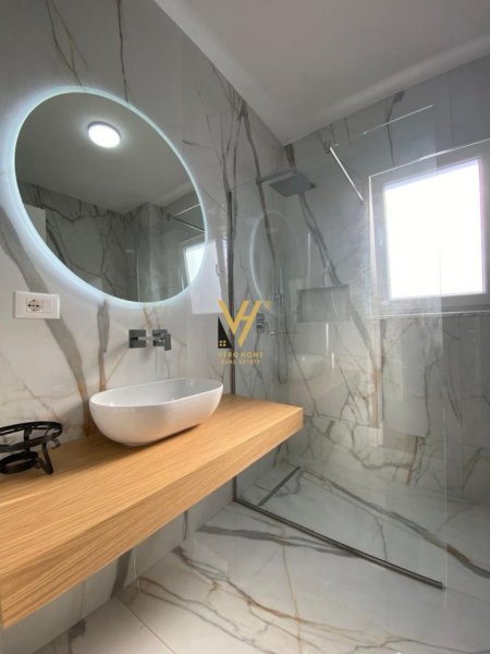 Tirane, jepet me qera zyre Kati 7, 130 m² 2.000 € (BLLOK)