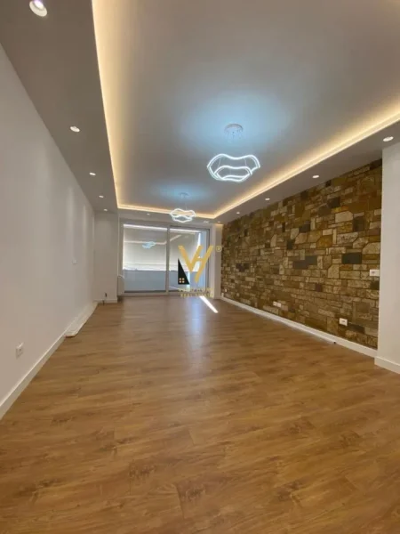 Tirane, jepet me qera zyre Kati 7, 130 m² 2.000 € (BLLOK)